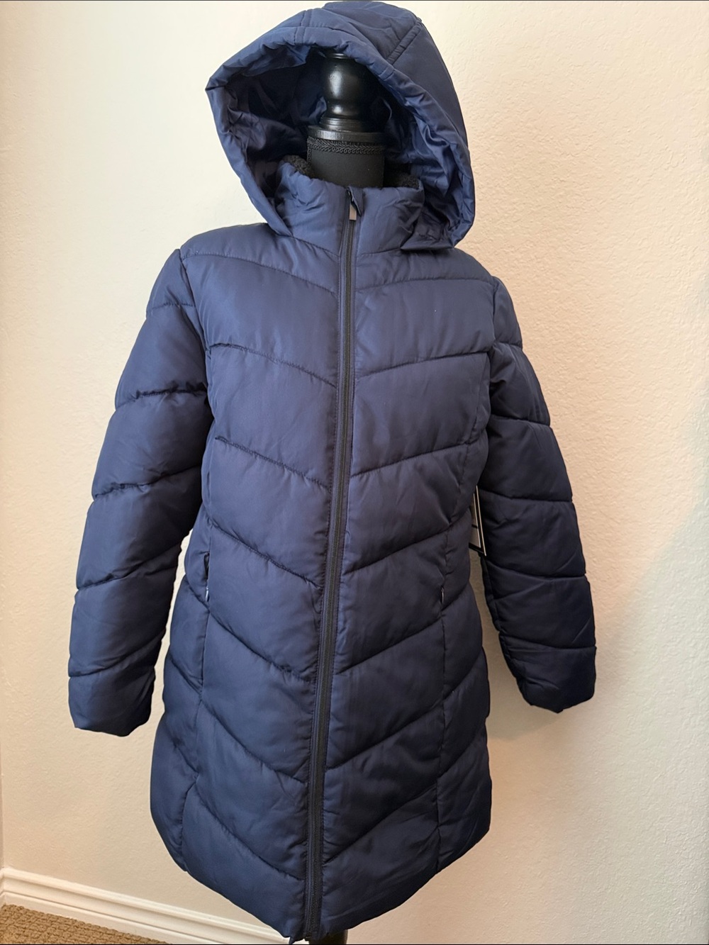 Woman’s new with tags Chevron Hooded Long Puffer Coat - Navy